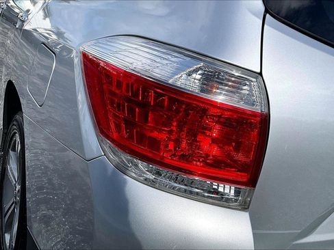 Used 2013 Toyota Highlander Limited image 23