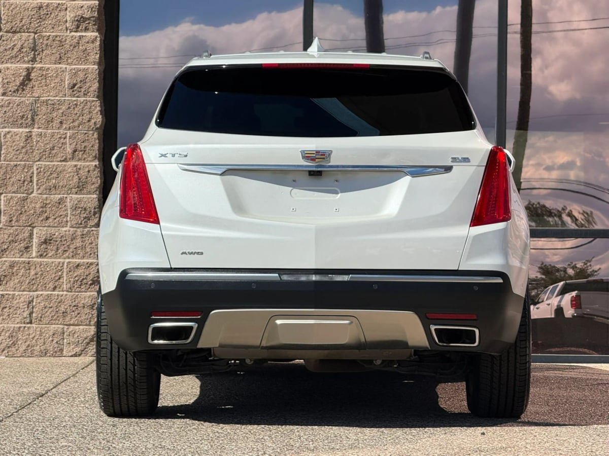 Used 2017 Cadillac XT5 Platinum w/ Driver Assist Package AWD/4WD image 10