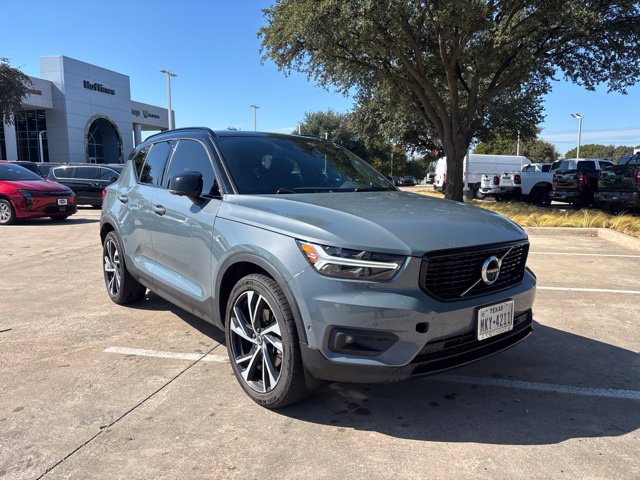 Used 2020 Volvo XC40 T5 R-Design AWD/4WD image 1