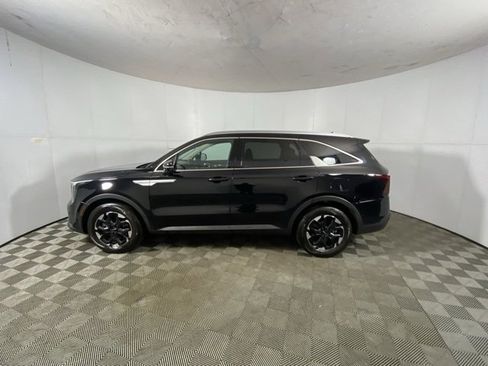 Used 2024 Kia Sorento S image 3