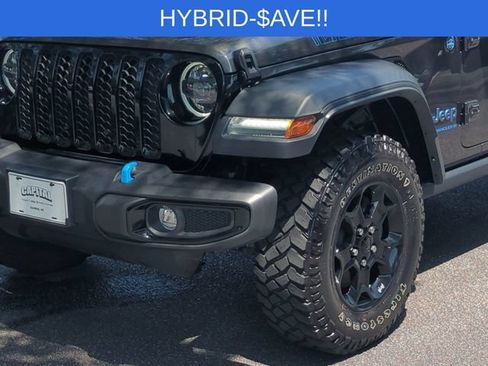 Used 2023 Jeep Wrangler Unlimited w/ Cold Weather Group AWD/4WD image 9