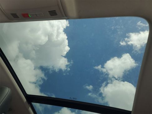 Used 2022 Volkswagen Taos SE image 87