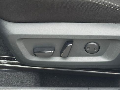 Used 2025 Nissan Rogue SV image 22