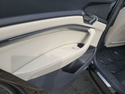 Used 2024 Audi Q8 e-tron Premium Plus w/ Premium Plus Package image 16