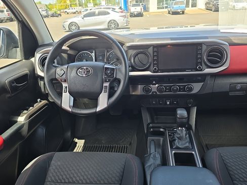 Certified 2022 Toyota Tacoma SR5 AWD/4WD image 19