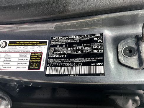 Used 2025 Mercedes-Benz GLS 450 4MATIC image 39