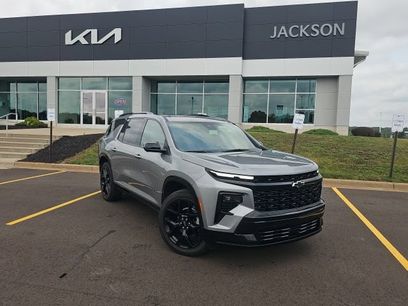 Used 2024 Chevrolet Traverse RS