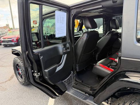 Used 2017 Jeep Wrangler Unlimited Sahara AWD/4WD image 32