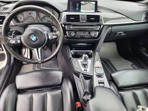 Used 2020 BMW M4 Convertible RWD image 21
