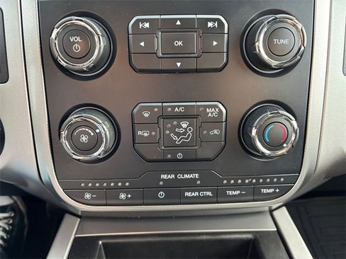 Used 2017 Ford Expedition XLT image 22