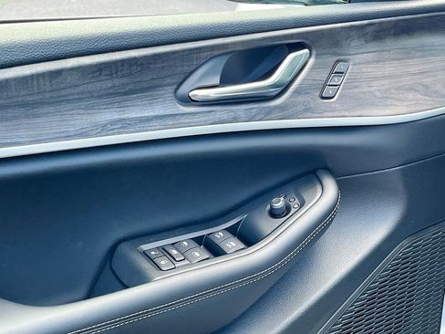 New 2025 Jeep Grand Cherokee L Limited w/ Black Appearance Package image 18