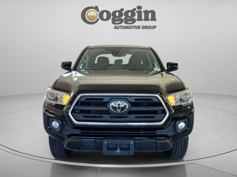 Used 2018 Toyota Tacoma SR5 RWD image 8