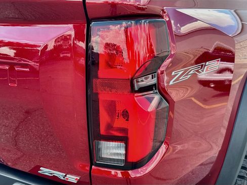 Used 2026 Chevrolet Colorado ZR2 w/ Technology Package AWD/4WD image 31
