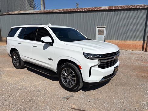 Used 2022 Chevrolet Tahoe LT w/ Luxury Package AWD/4WD image 2