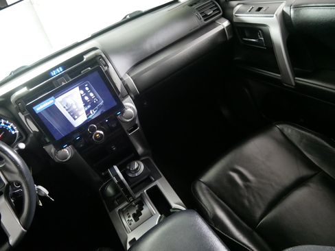 Used 2014 Toyota 4Runner SR5 AWD/4WD image 11
