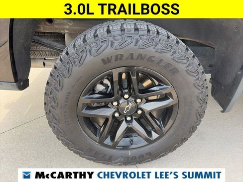 Certified 2024 Chevrolet Silverado 1500 Custom Trail Boss w/ LPO, Dark Essentials Package AWD/4WD image 18