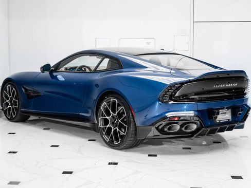 Used 2025 Aston Martin Vanquish image 2
