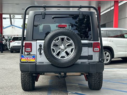Used 2018 Jeep Wrangler Unlimited Rubicon w/ Connectivity Group AWD/4WD image 5