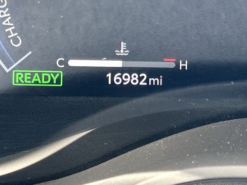 Certified 2025 Toyota Sienna Platinum AWD/4WD image 32