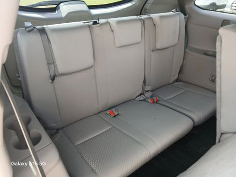 Used 2018 Toyota Highlander LE FWD image 16