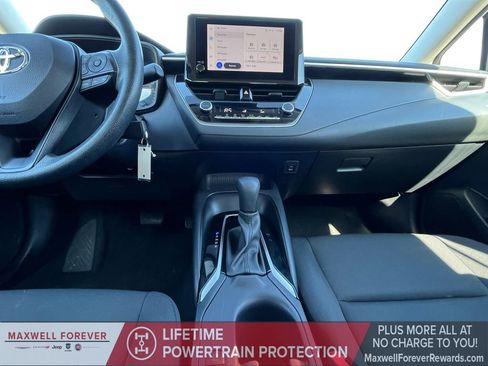 Used 2023 Toyota Corolla LE image 3