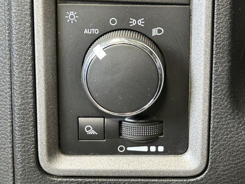 Used 2017 RAM 2500 Tradesman w/ Chrome Appearance Group image 23