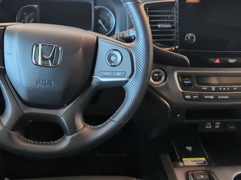 Used 2025 Honda Passport EX-L image 10