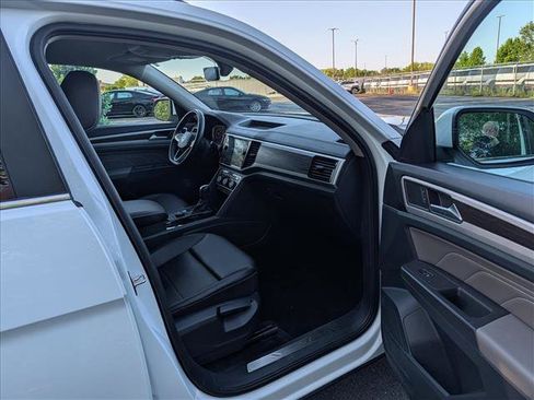 Used 2023 Volkswagen Atlas SE AWD/4WD image 11