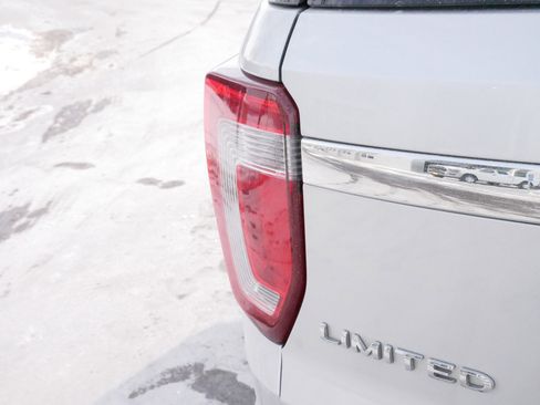 Used 2016 Ford Explorer Limited image 17