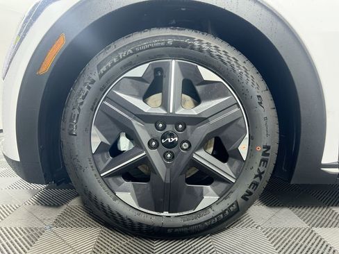 New 2025 Kia EV6 Light RWD image 13