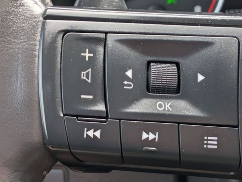 Used 2023 Nissan Rogue S AWD/4WD image 13