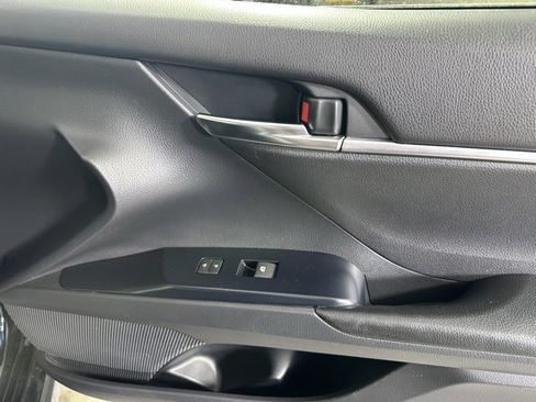 Used 2018 Toyota Camry SE image 10