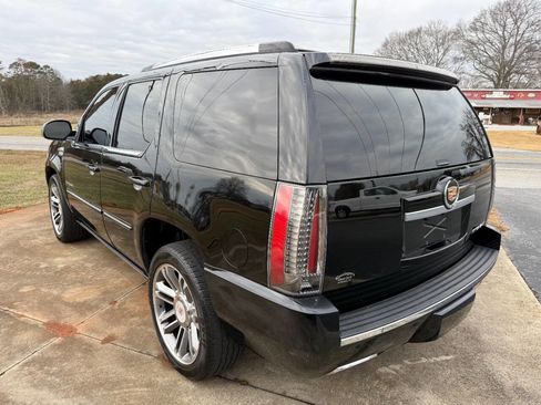 Used 2013 Cadillac Escalade Premium image 2