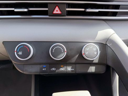 Certified 2023 Hyundai Elantra SE w/ Preferred Accessory Package FWD image 29