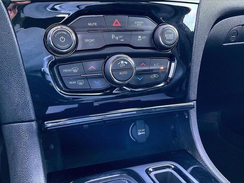 Used 2021 Chrysler 300 S image 25
