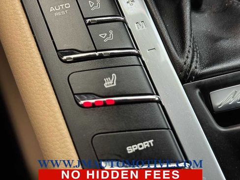 Used 2021 Porsche Macan image 36