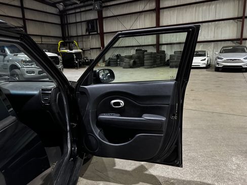 Used 2015 Kia Soul image 24