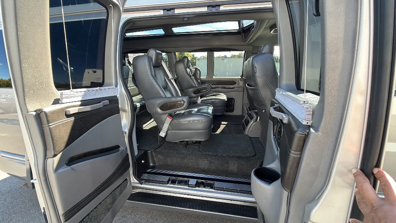 Used 2019 GMC Savana 2500 w/ Enhanced Convenience Package RWD image 59