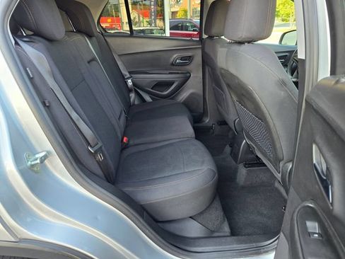 Used 2020 Chevrolet Trax LS FWD image 35