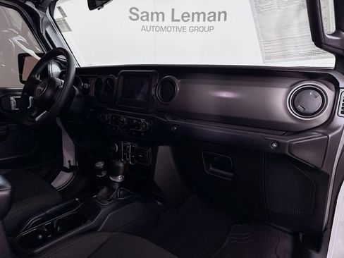 Used 2022 Jeep Gladiator Willys image 26