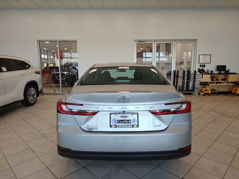 Used 2025 Toyota Camry LE image 4