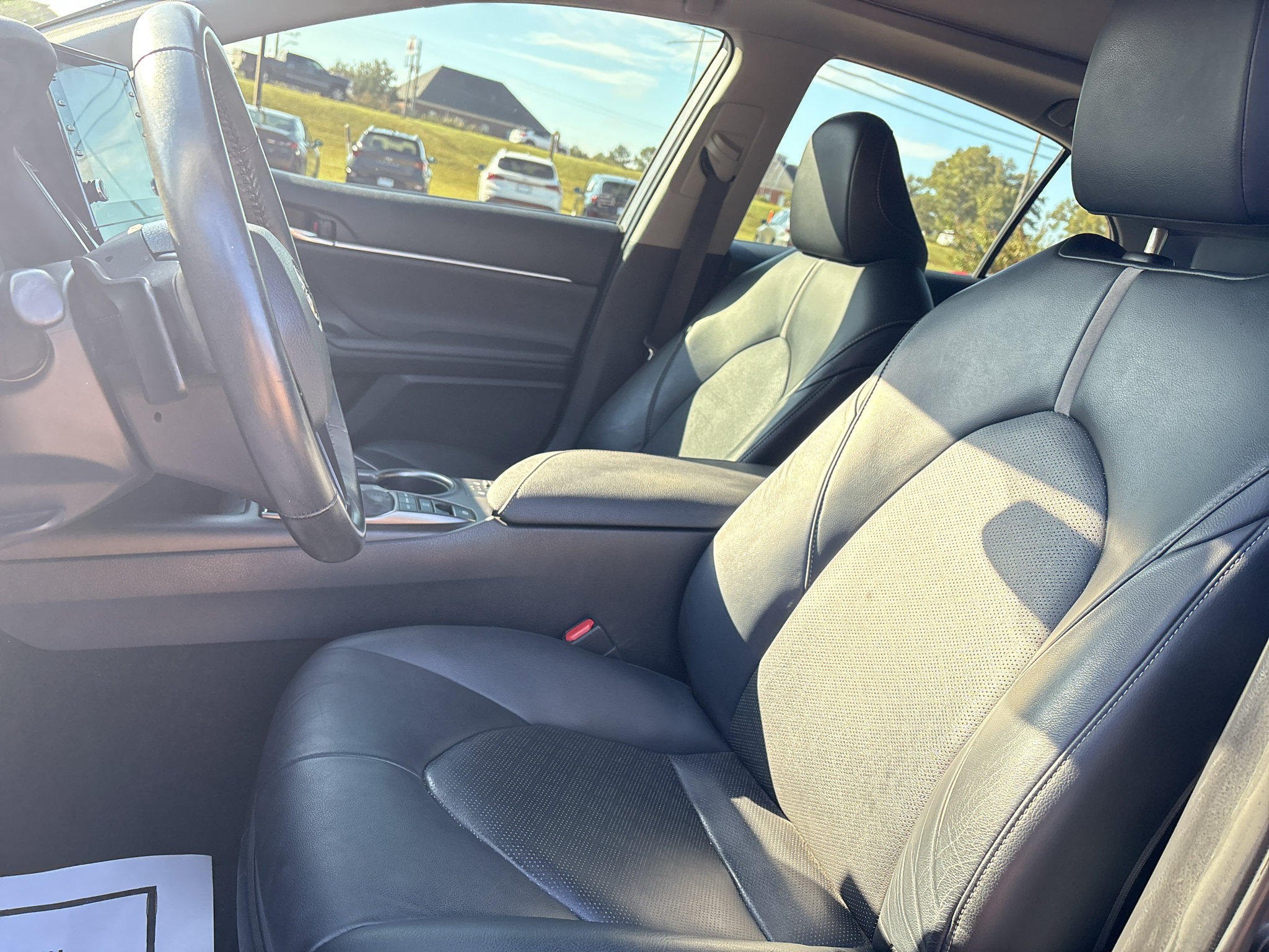 Used 2022 Toyota Camry XSE FWD image 8