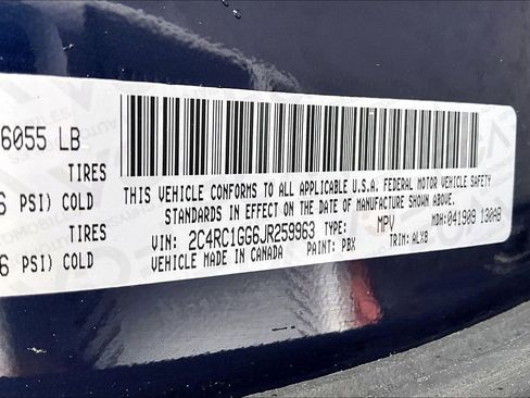 Used 2018 Chrysler Pacifica Limited w/ Tire & Wheel Group FWD image 19