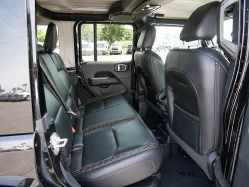 Used 2021 Jeep Wrangler Unlimited Sahara AWD/4WD image 16