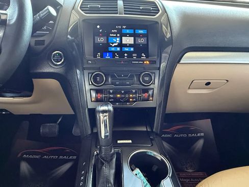Used 2017 Ford Explorer XLT w/ Equipment Group 202A AWD/4WD image 24
