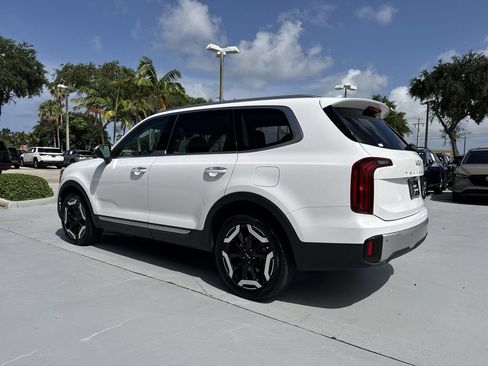 Used 2024 Kia Telluride S FWD image 26