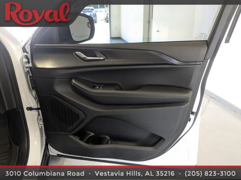 Used 2024 Jeep Grand Cherokee L Altitude RWD image 7