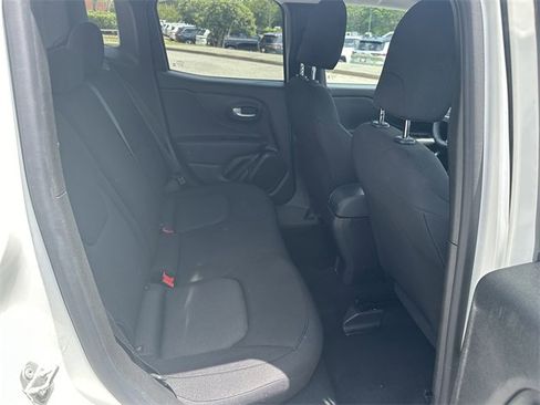 Used 2023 Jeep Renegade Latitude image 15