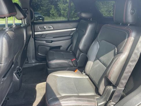 Used 2018 Ford Explorer Sport w/ Equipment Group 401A AWD/4WD image 9