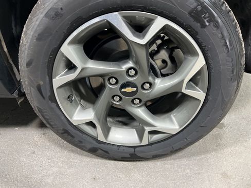 Used 2025 Chevrolet Trax LT w/ LT Convenience Package image 38